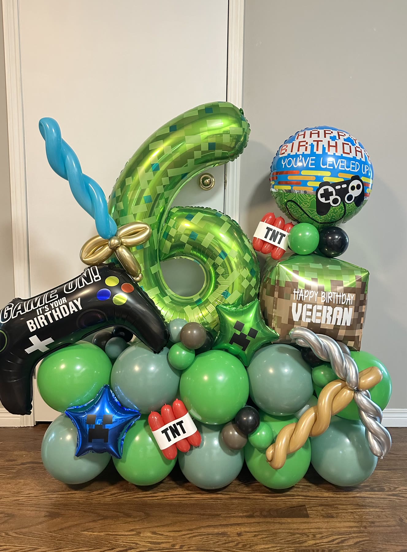 Bouquets balloon decor by Inflatable Decorations, Winnipeg